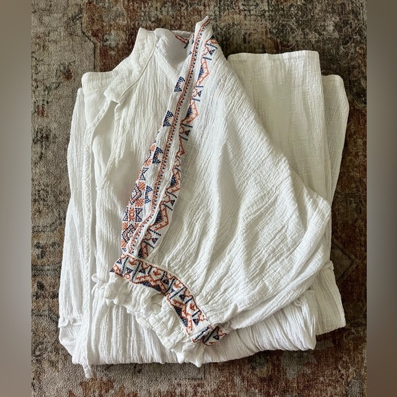 En Creme White Mini Dress with Embroidered Sleeves - Picture 4 of 6